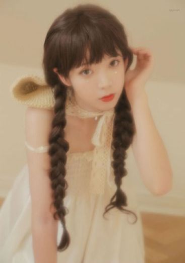 伸进女同桌乳沟里摸爽了_4K免费观看