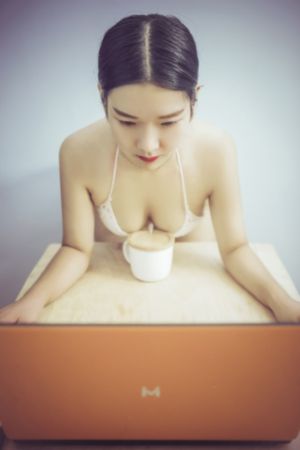 感觉里面痒快舔想做_国产精品视频